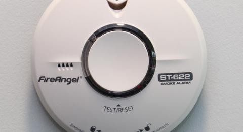 smoke alarm plain